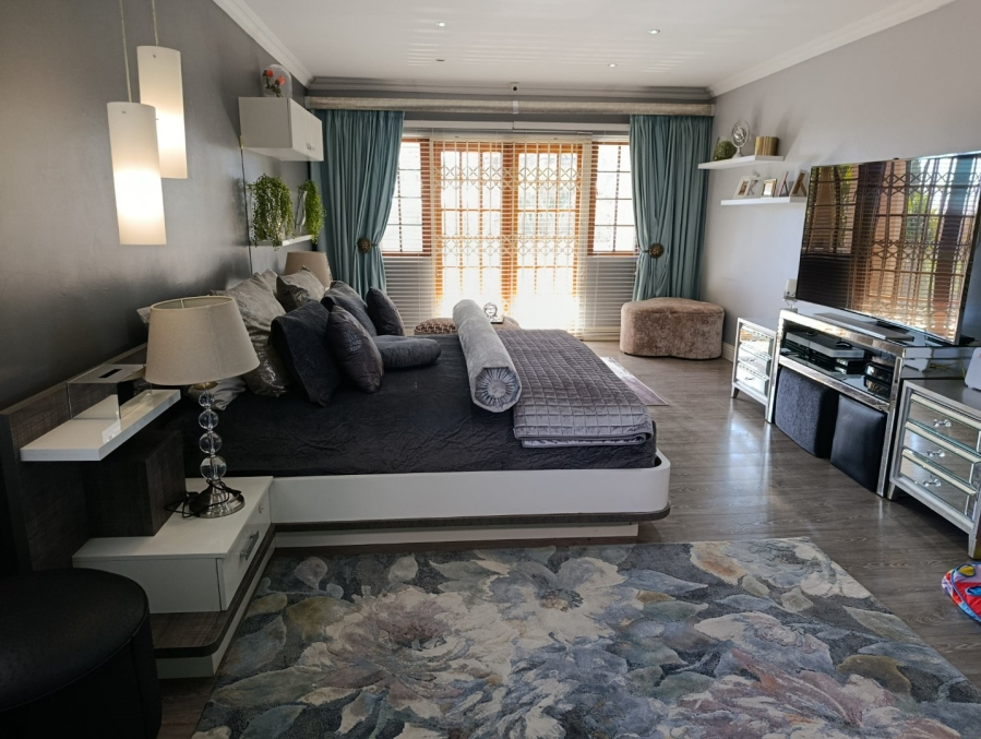5 Bedroom Property for Sale in Heuwelsig Free State